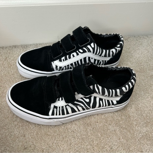 Vans Men 5.5/ women 7 Old Skool Classic Black and White zebra Sneakers - Picture 3 of 9